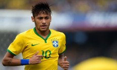 F1赛车赛场焦点！俄罗斯队对阵法国队，战况跌宕起伏，悬念直到终场